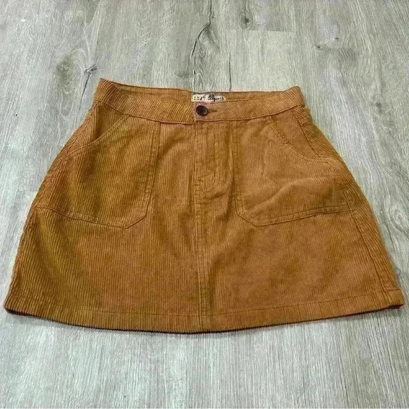 NWT Denim & Co. Brown Dark Tan Corduroy Cargo Mini Skirt Size 4 Small - Picture 1 of 6